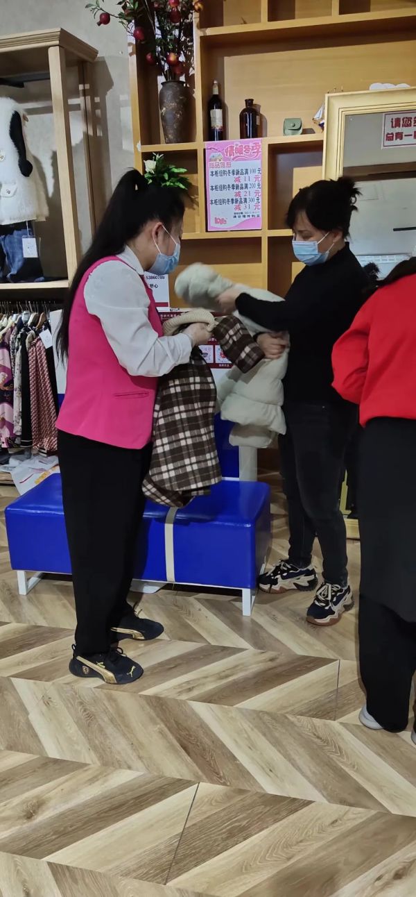 【新時代商廈寶龍店】企業(yè)文化踐行者（4）為顧客解決實(shí)際問題